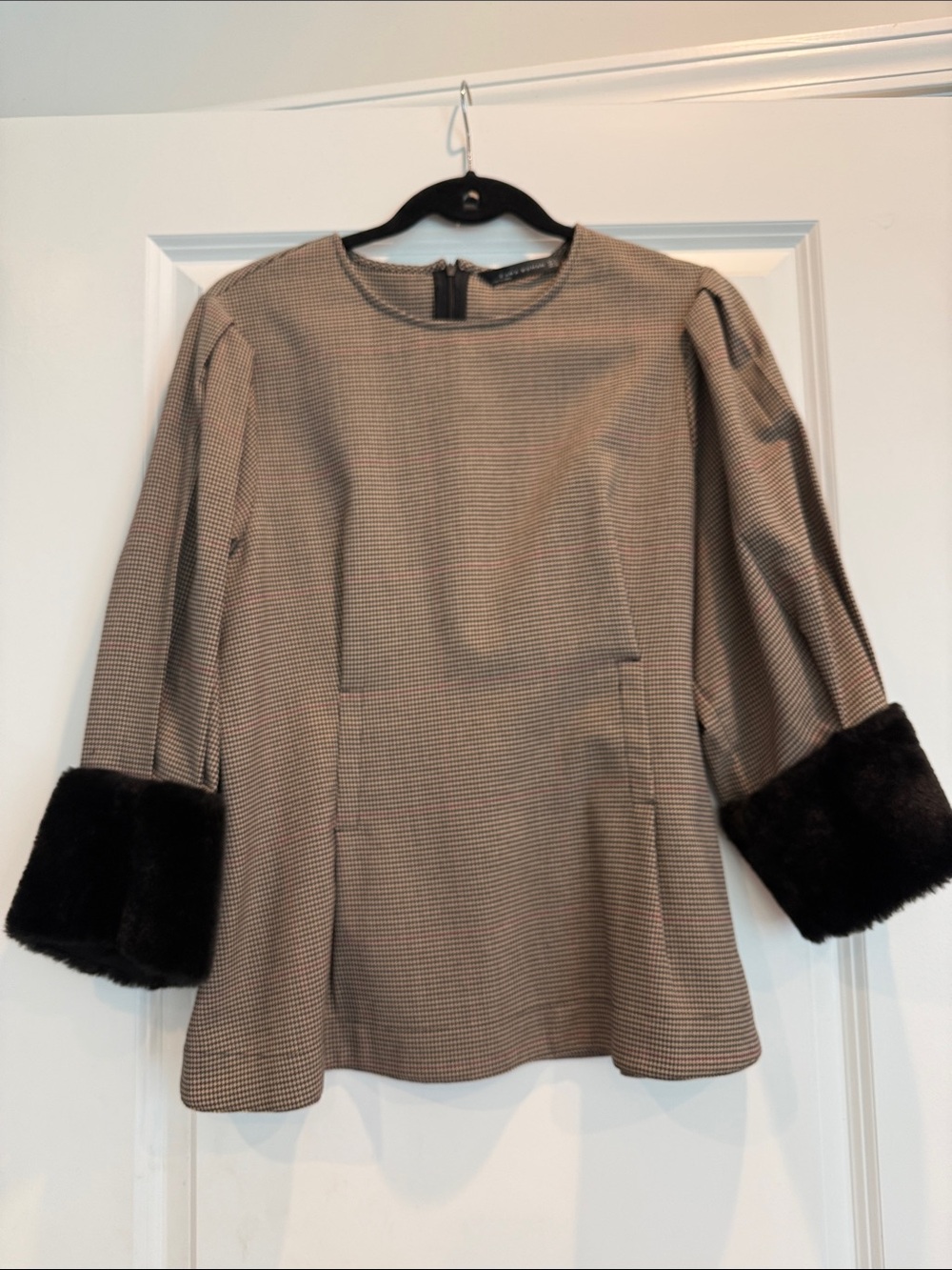 Zara Beige and Black Houndstooth Long Sleeve Top with Faux Fur Cuffs